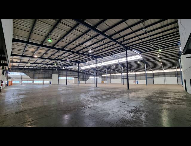 4,332M² WAREHOUSE TO LET IN JET PARK